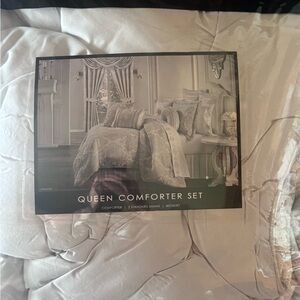 Luxurious Cream Queen Comforter Set